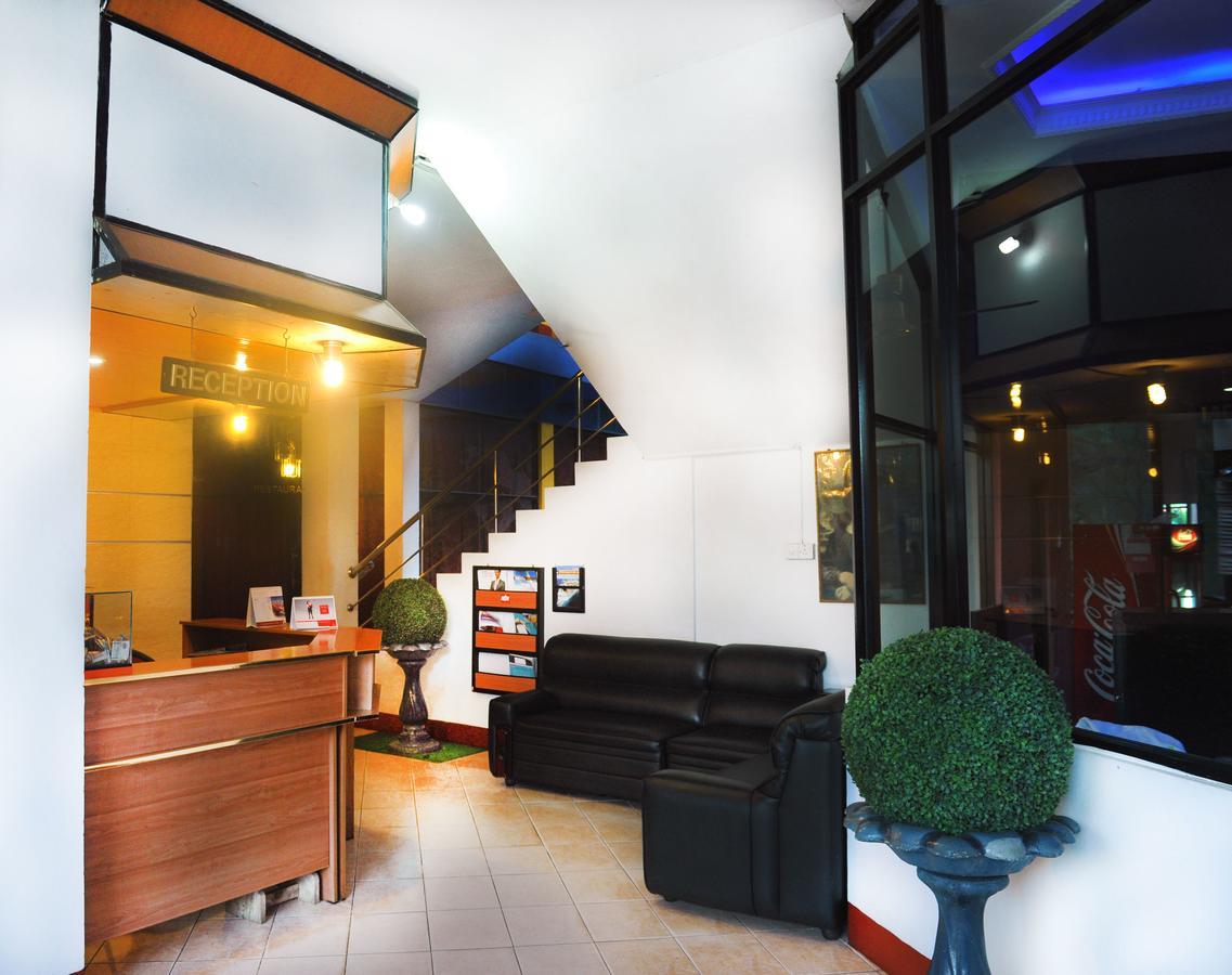 Hotel Nelly Vavuniya Екстер'єр фото