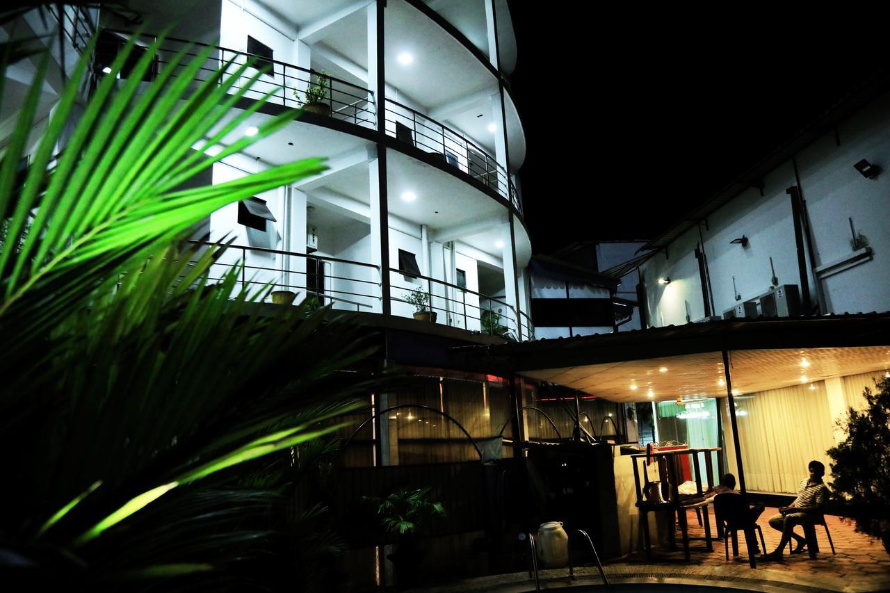 Hotel Nelly Vavuniya Екстер'єр фото