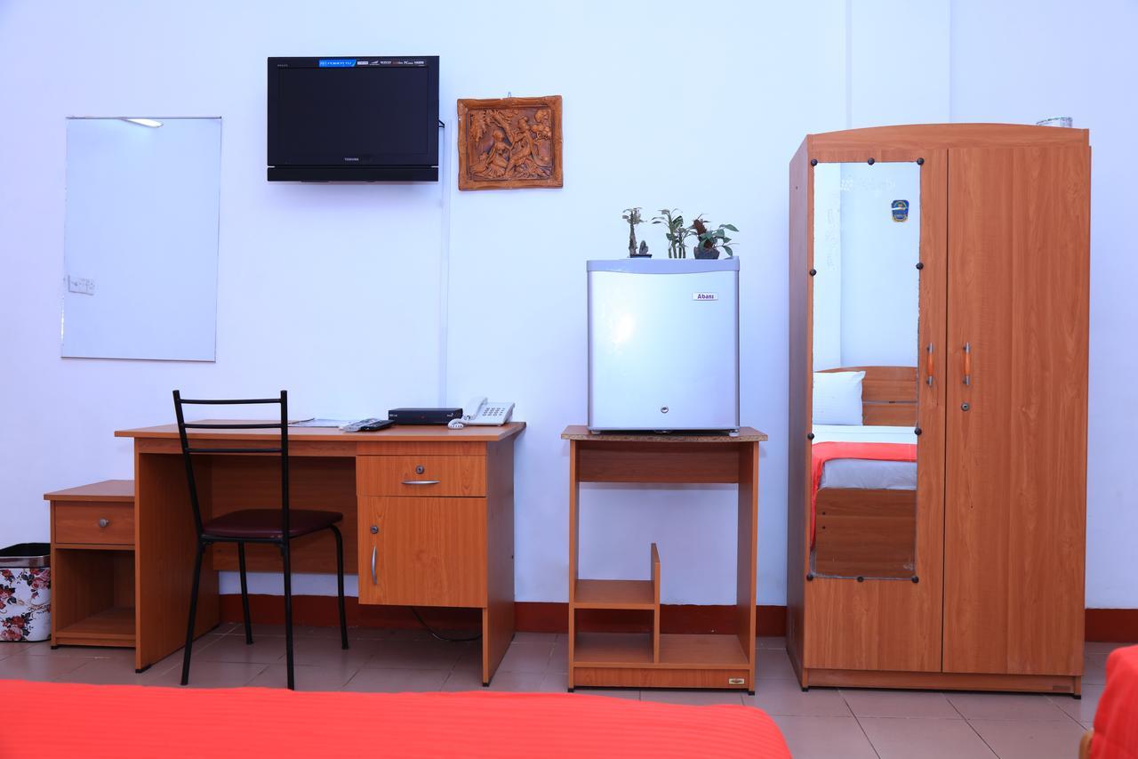 Hotel Nelly Vavuniya Екстер'єр фото