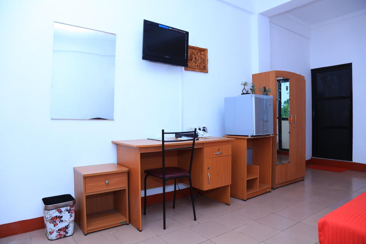 Hotel Nelly Vavuniya Екстер'єр фото