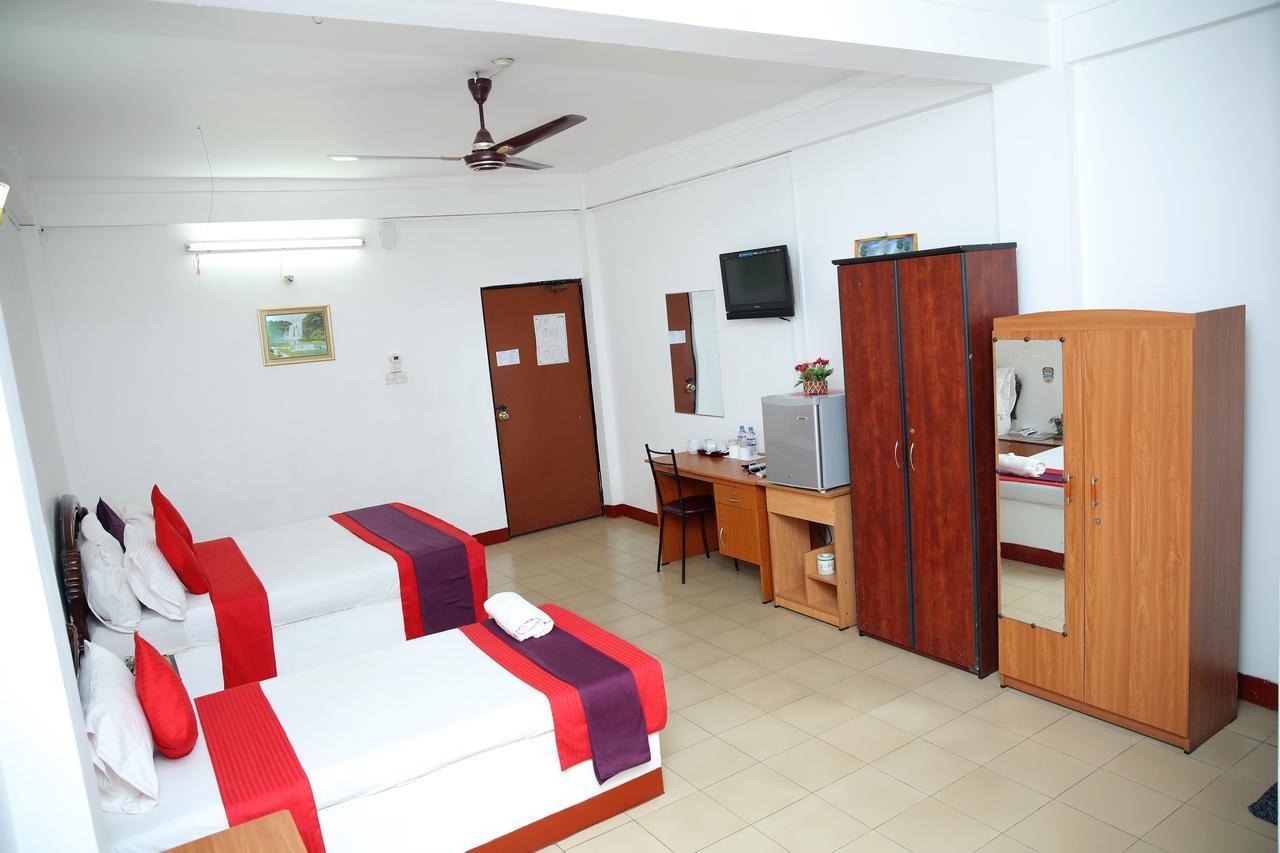 Hotel Nelly Vavuniya Екстер'єр фото
