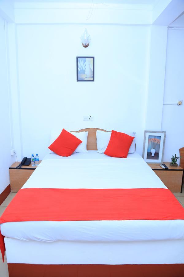 Hotel Nelly Vavuniya Екстер'єр фото