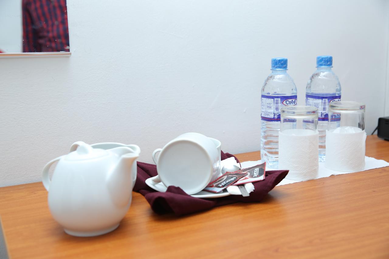 Hotel Nelly Vavuniya Екстер'єр фото