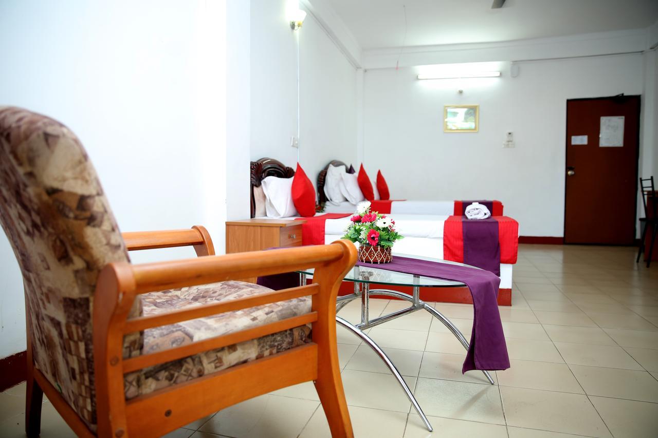 Hotel Nelly Vavuniya Екстер'єр фото